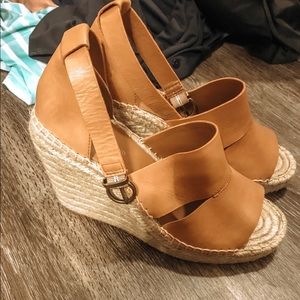 Treasure & bond wedges